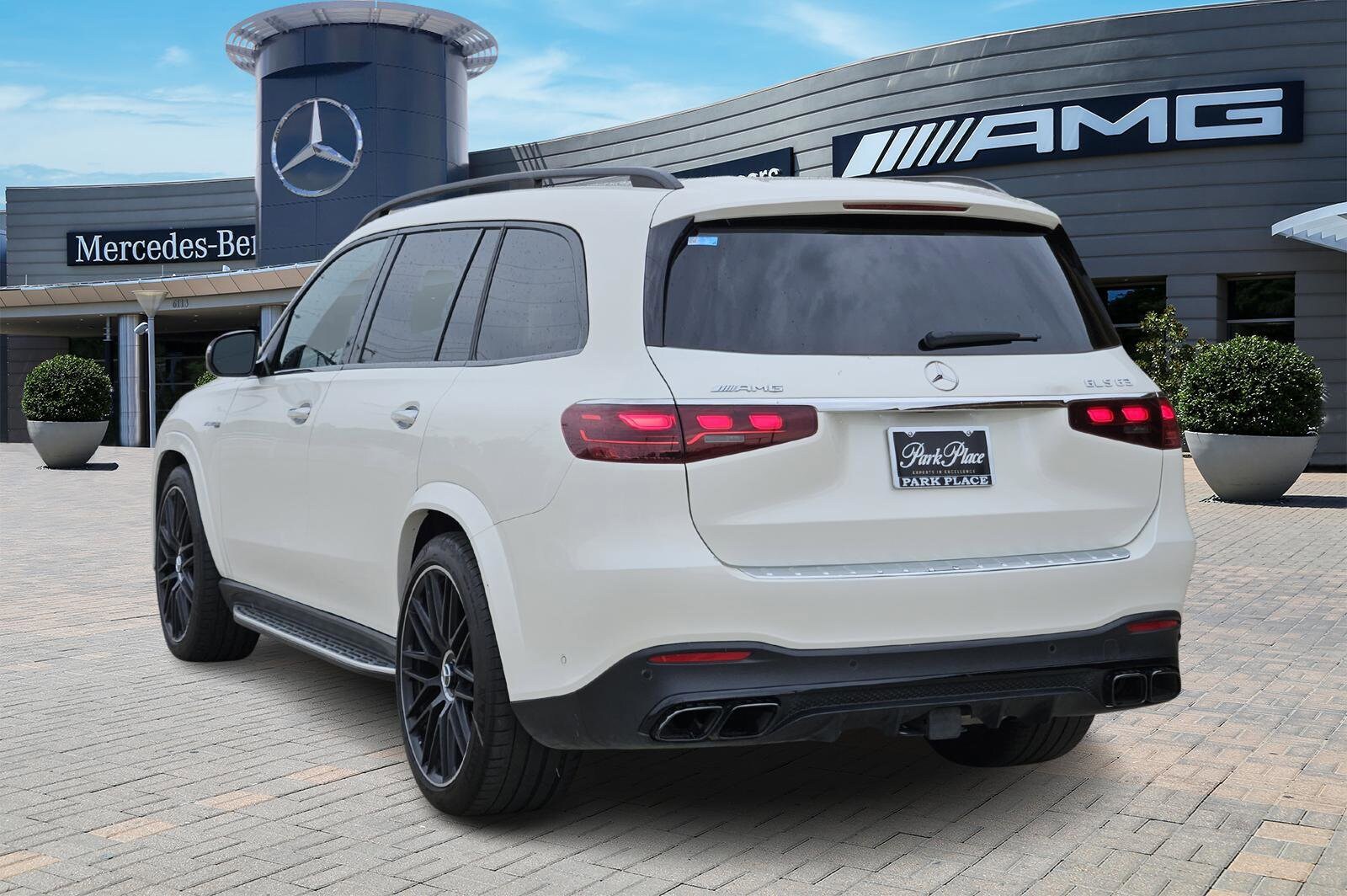 2024 Mercedes Benz GLS 63 AMG photo 4