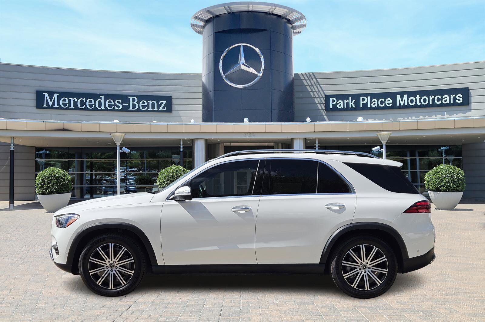 2025 Mercedes Benz GLE 450 4MATIC photo 3