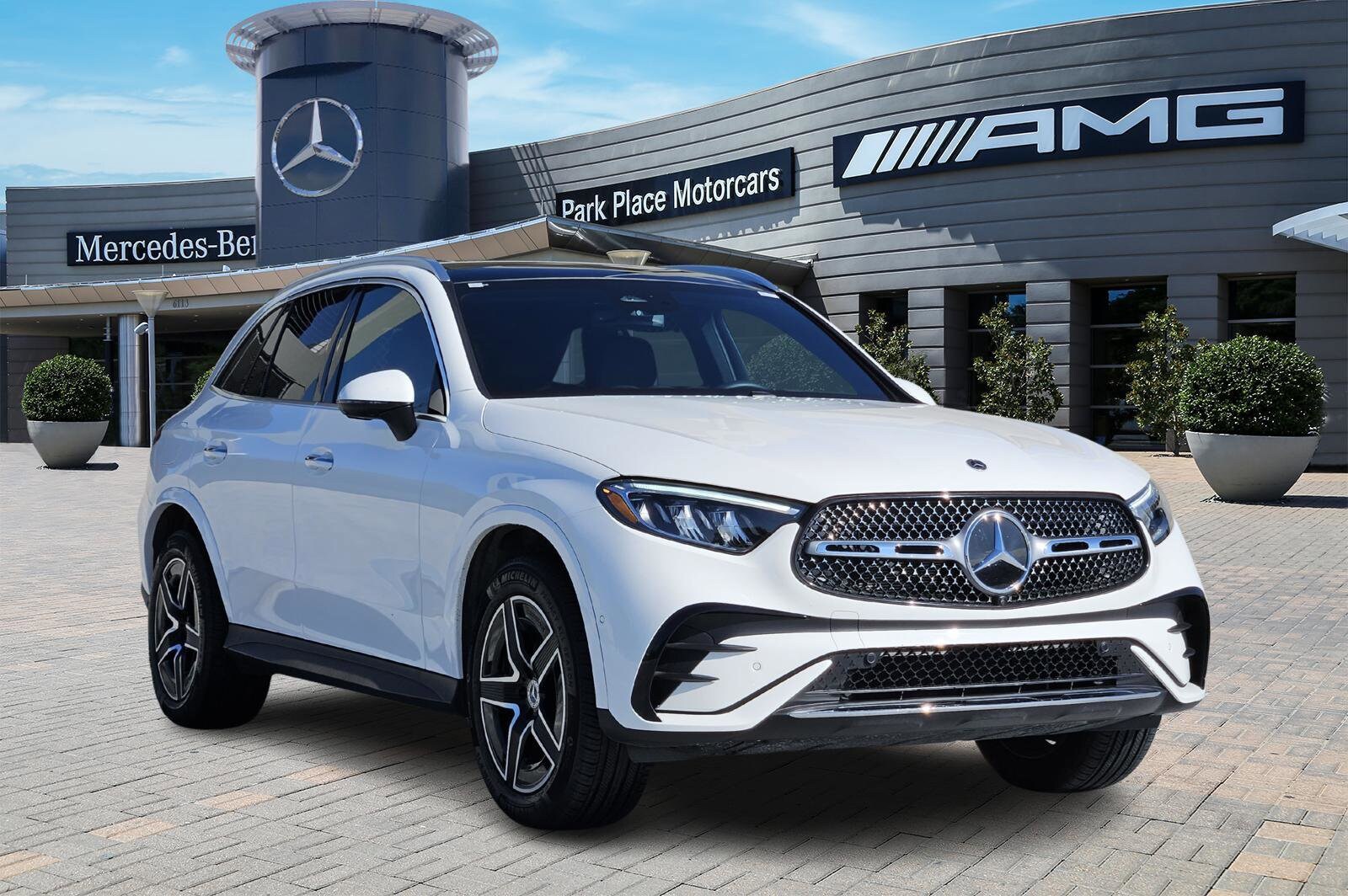 2025 Mercedes Benz GLC 300 photo 2