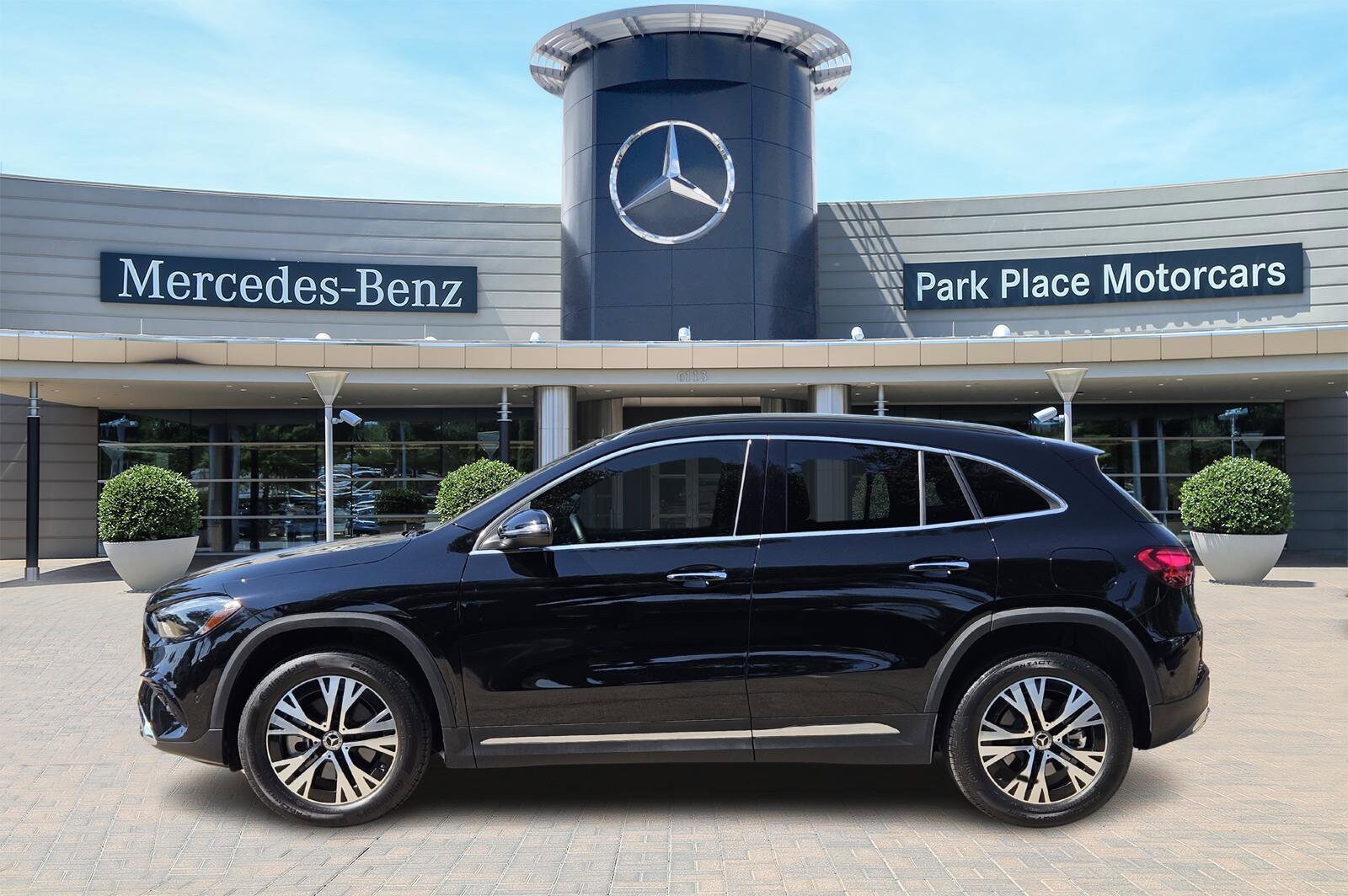2025 Mercedes Benz GLA 250 4MATIC photo 3