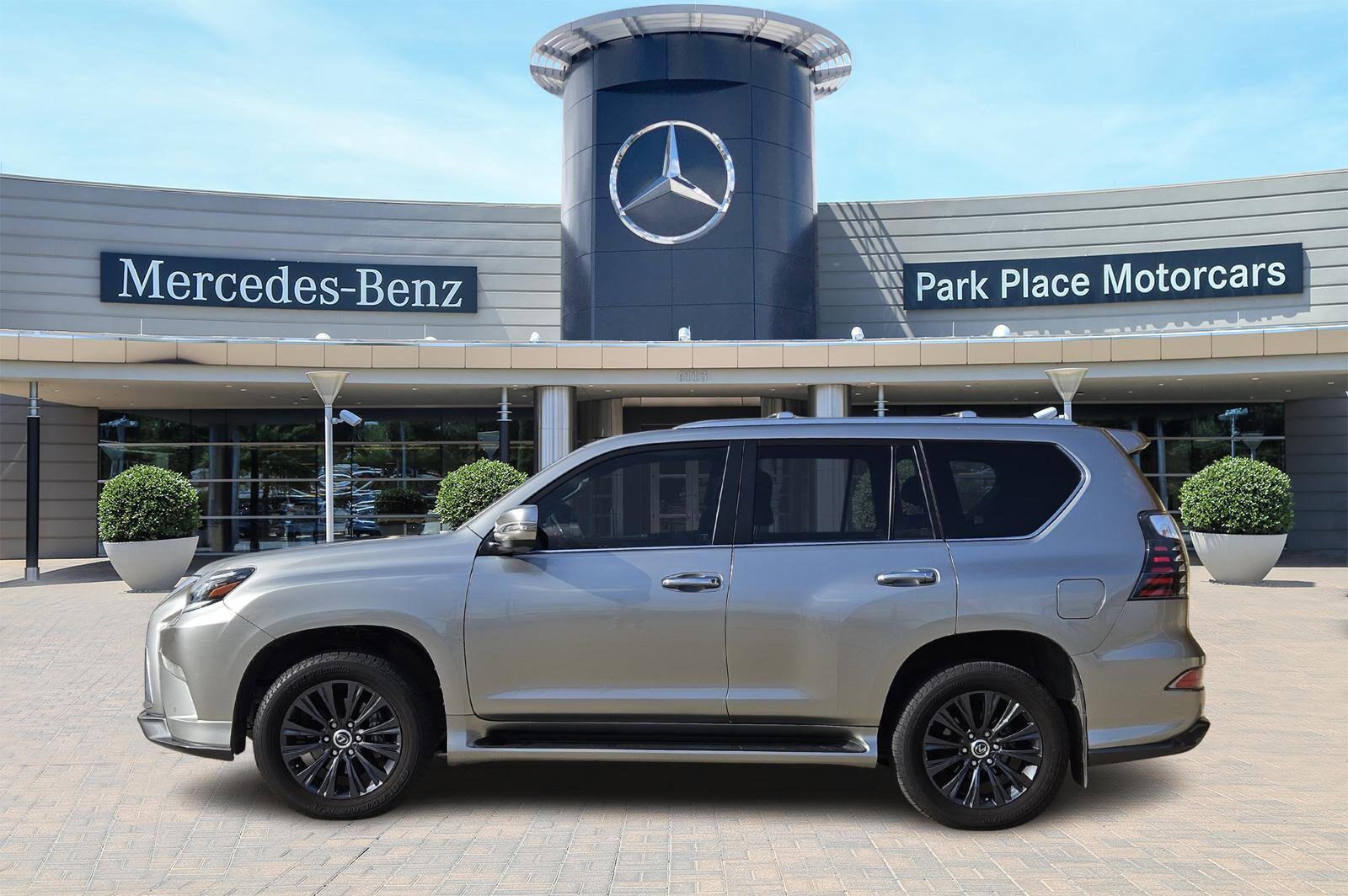 2023 Lexus GX 460 Luxury photo 3