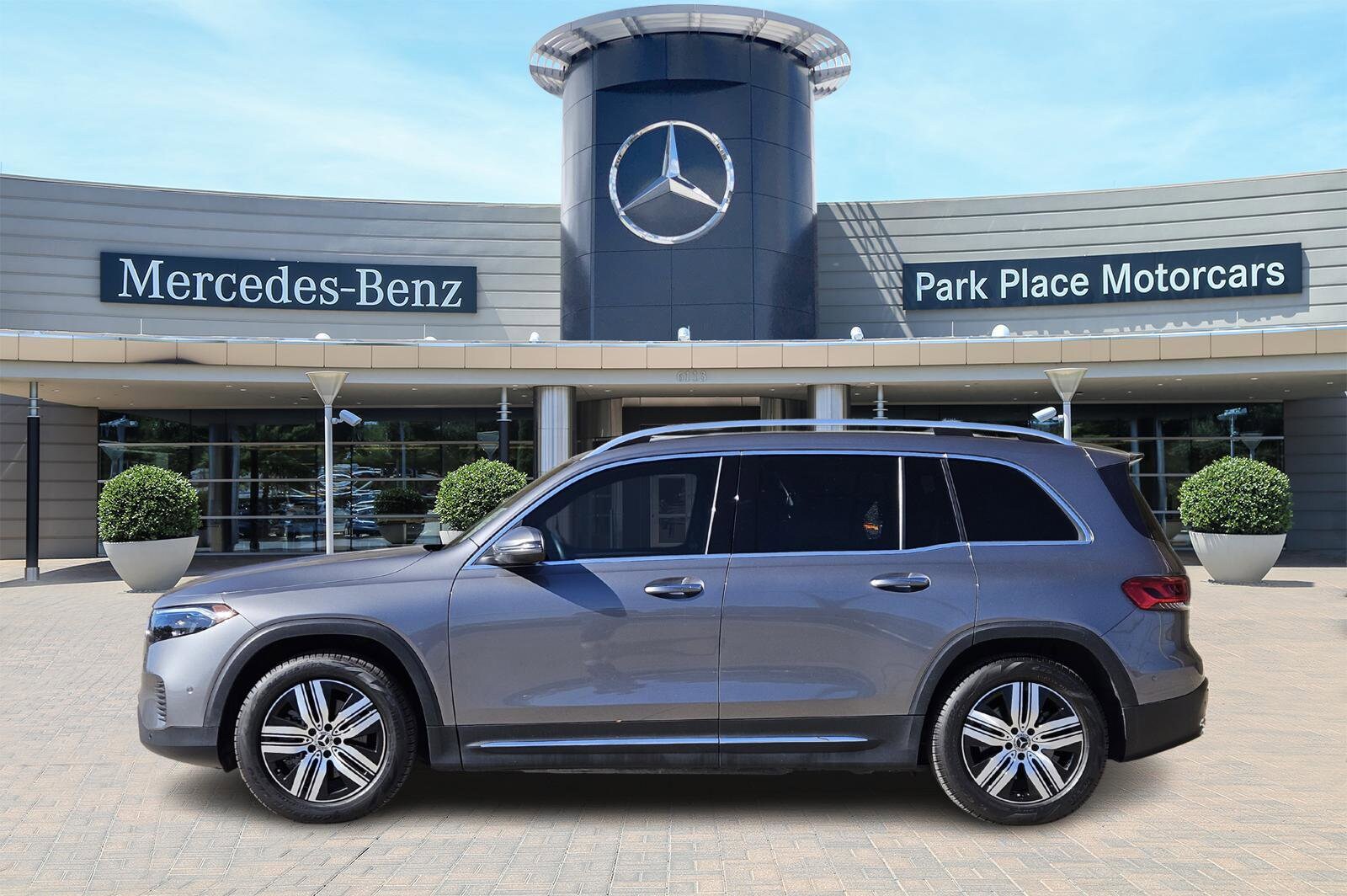 2023 Mercedes Benz EQB 250+ photo 3