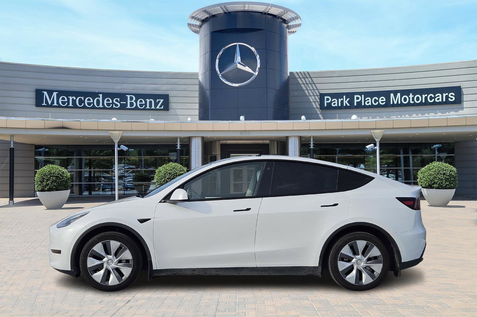 2023 Tesla Model Y Long Range photo 2