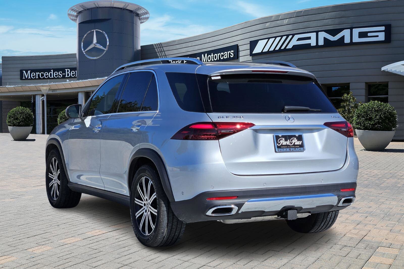 2025 Mercedes Benz GLE 350 4MATIC photo 2