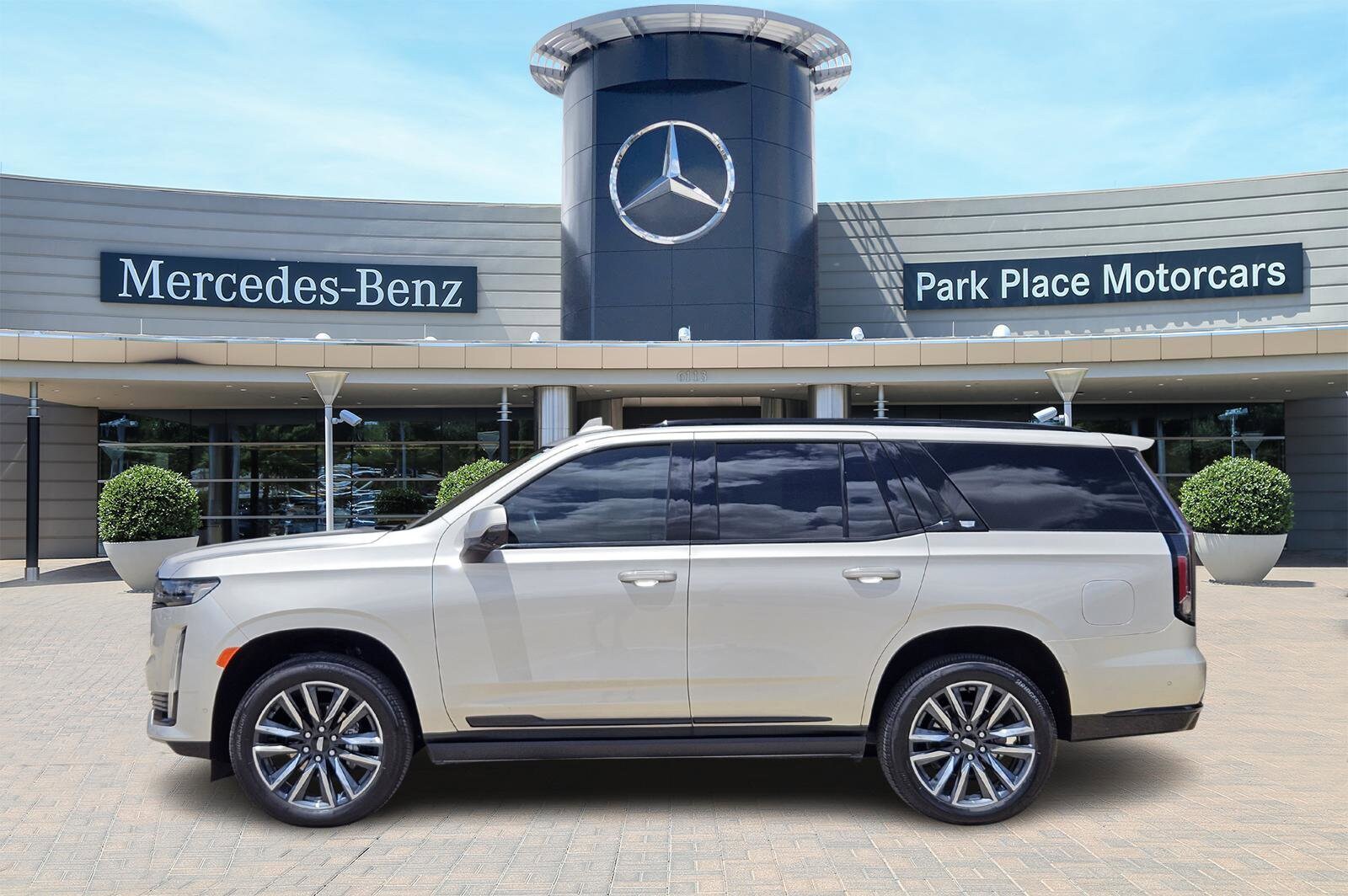 2023 Cadillac Escalade Sport Platinum photo 3