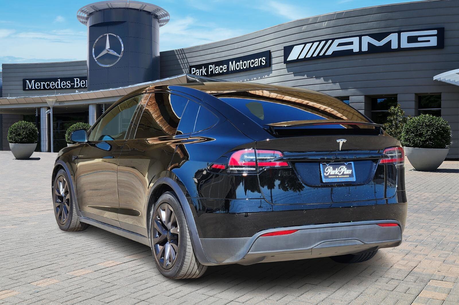 2023 Tesla Model X Standard Range photo 2