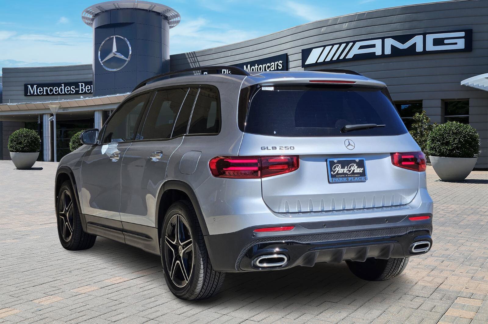 2024 Mercedes Benz GLB 250 photo 2