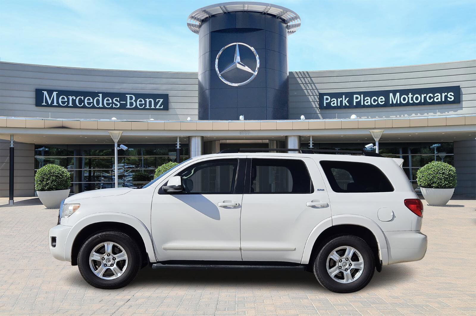 2011 Toyota Sequoia SR5 photo 2