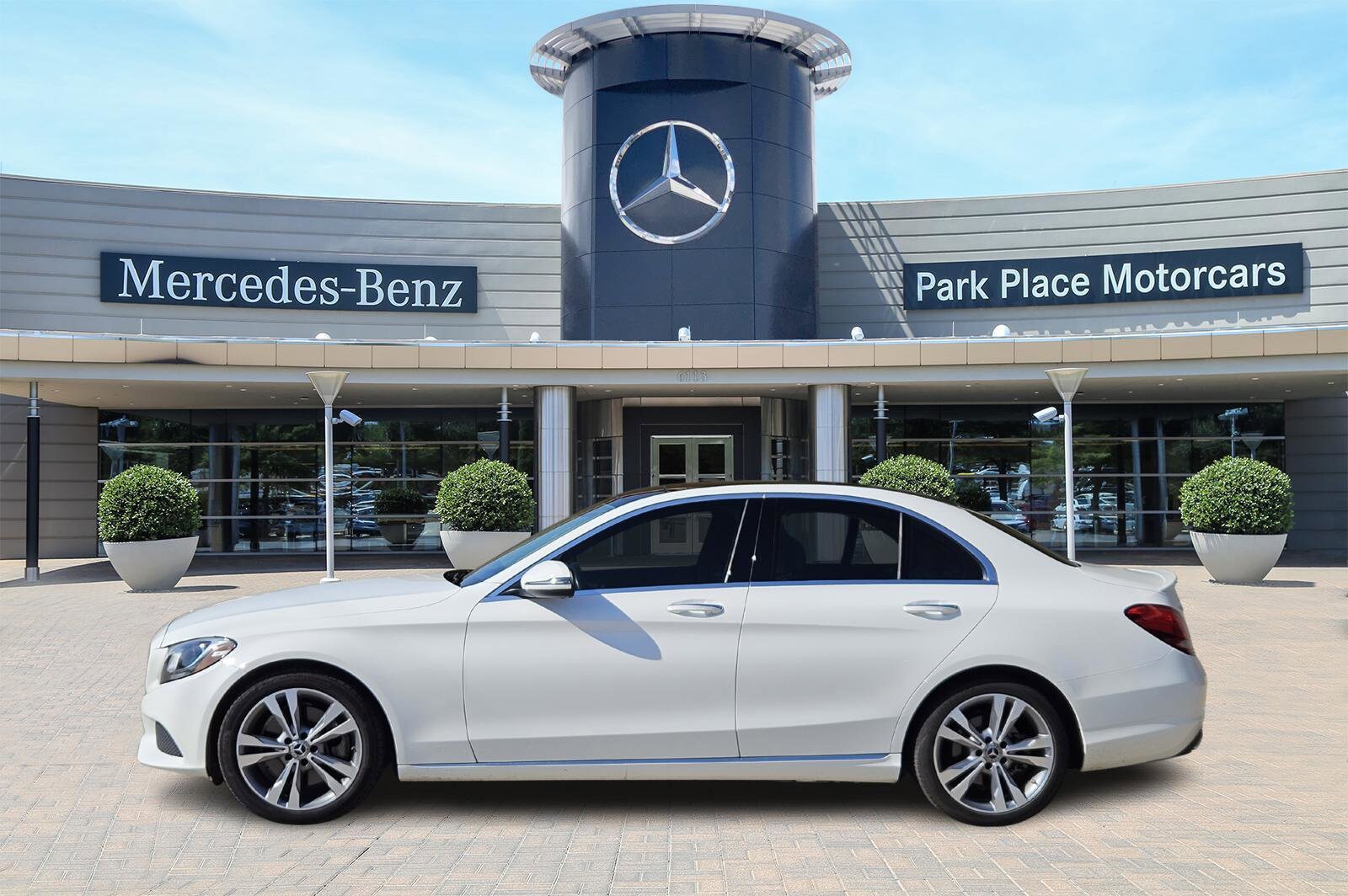 2017 Mercedes Benz C 300 Sedan photo 3