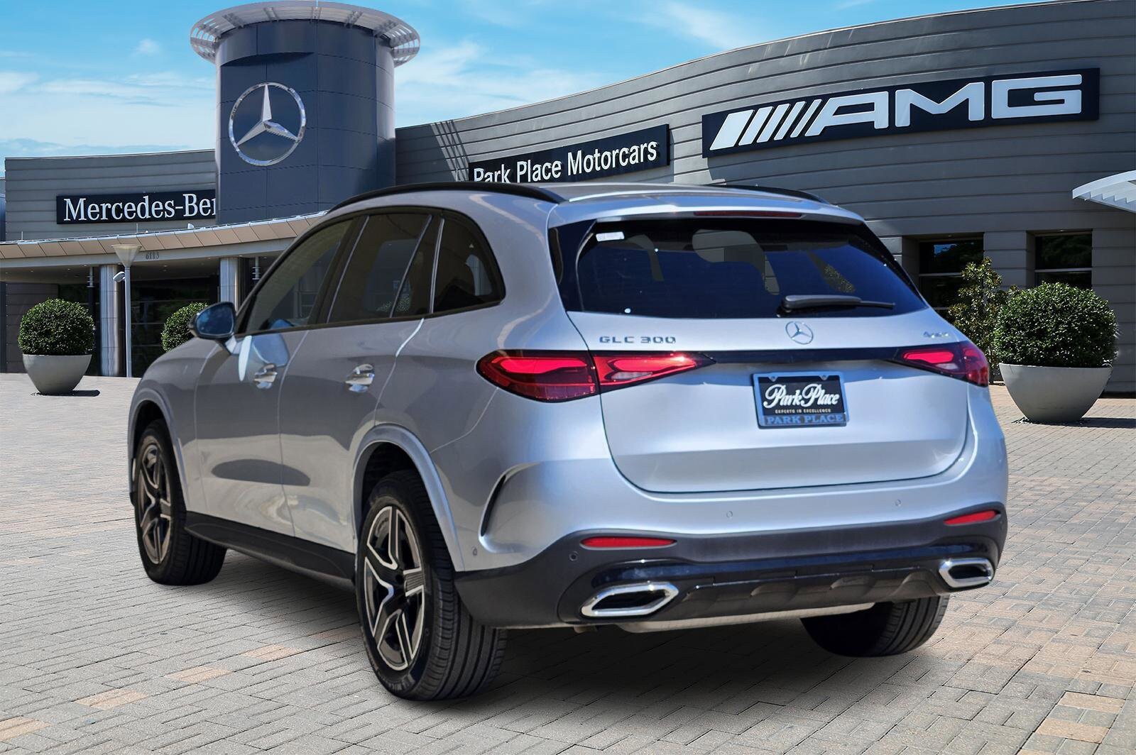 2025 Mercedes Benz GLC 300 4MATIC photo 4