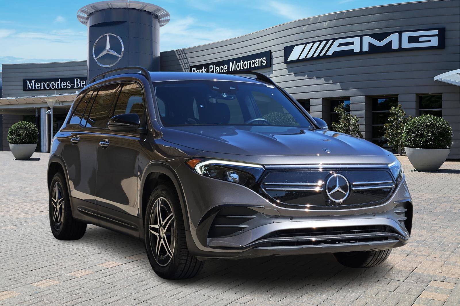 2023 Mercedes Benz EQB 300 4MATIC photo 2