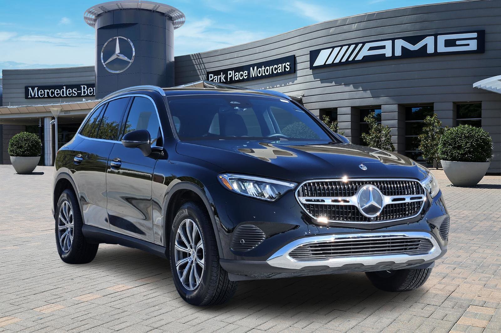 2025 Mercedes Benz GLC 300 4MATIC photo 2