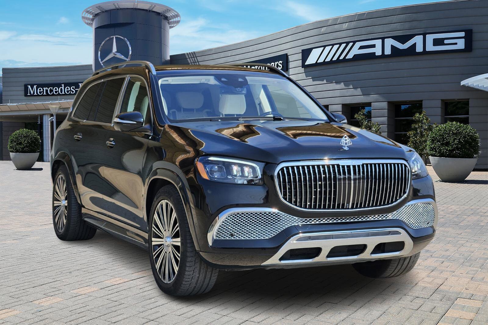 2022 Mercedes Benz GLS 600 4MATIC Maybach photo 2