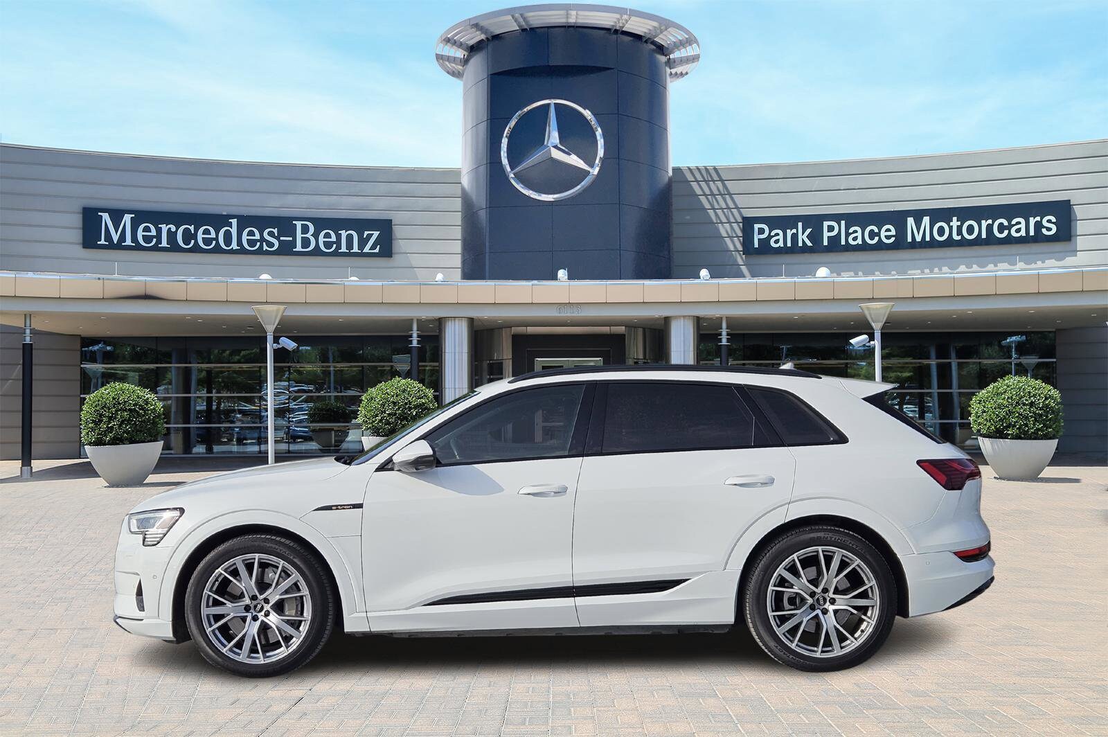 2021 Audi e-tron Prestige photo 3