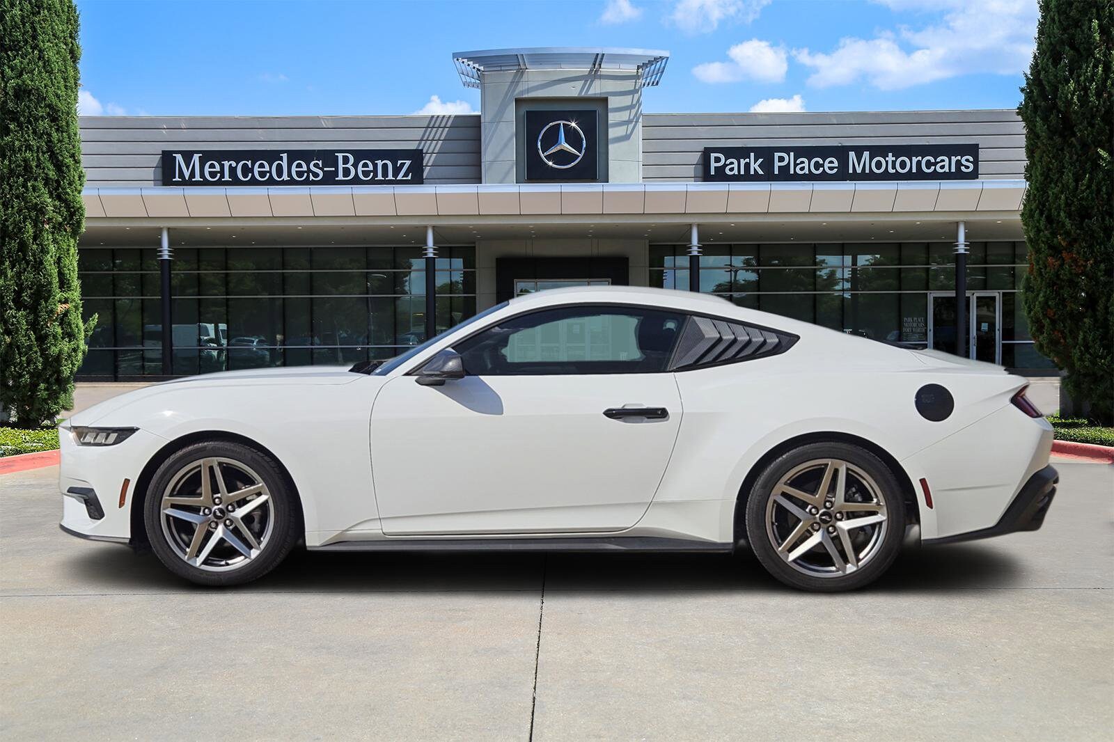 2024 Ford Mustang EcoBoost photo 3