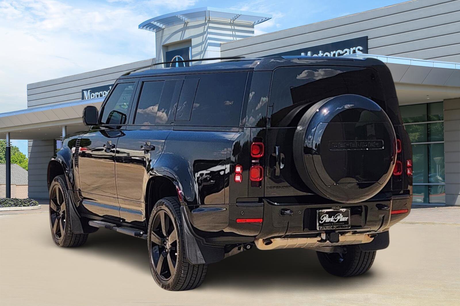 2025 Land Rover Defender 130 X-Dynamic SE photo 4