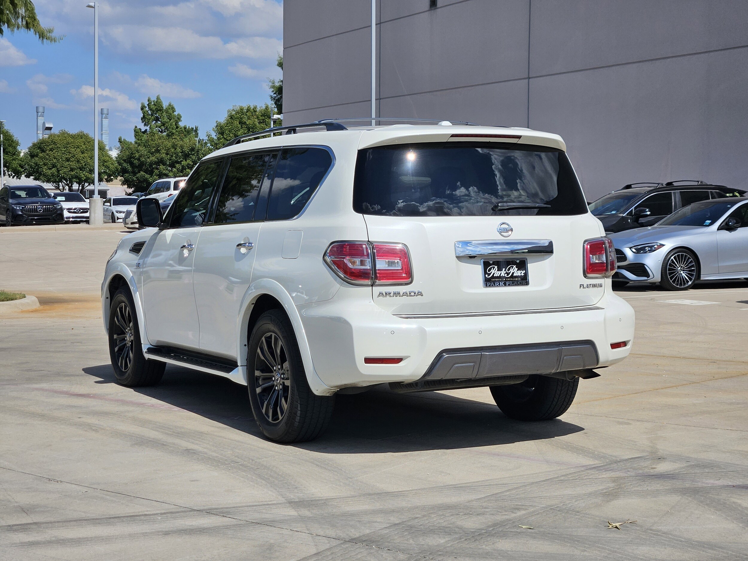 2019 Nissan Armada Platinum photo 2