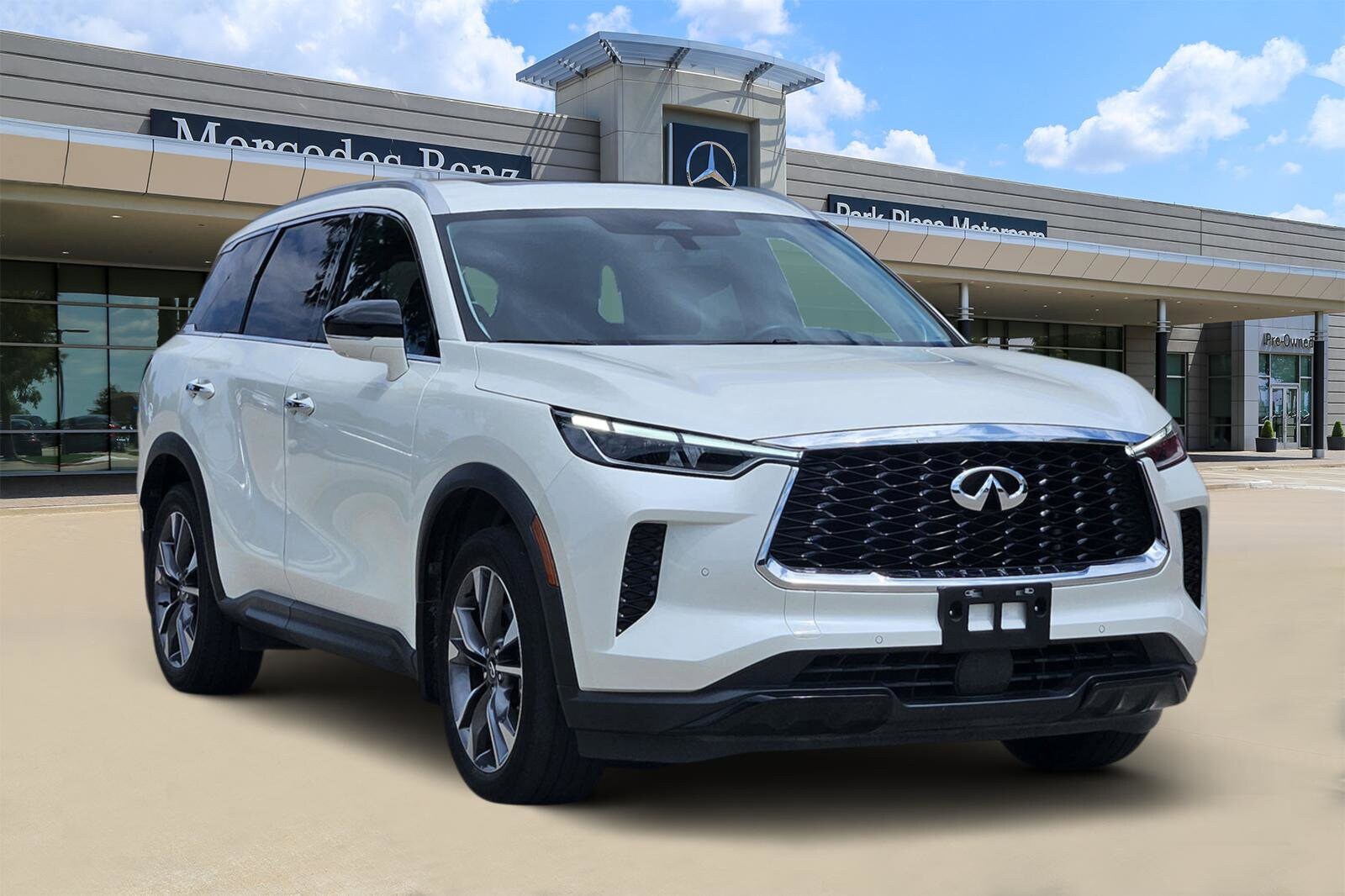 2023 Infiniti QX60 Luxe photo 2