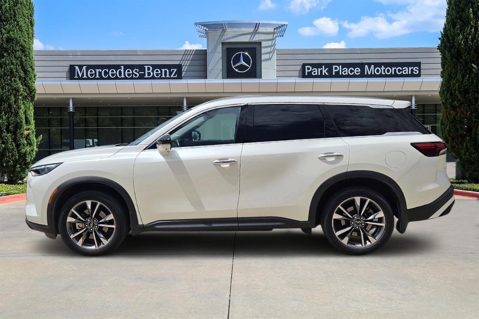 2023 Infiniti QX60 Luxe photo 3