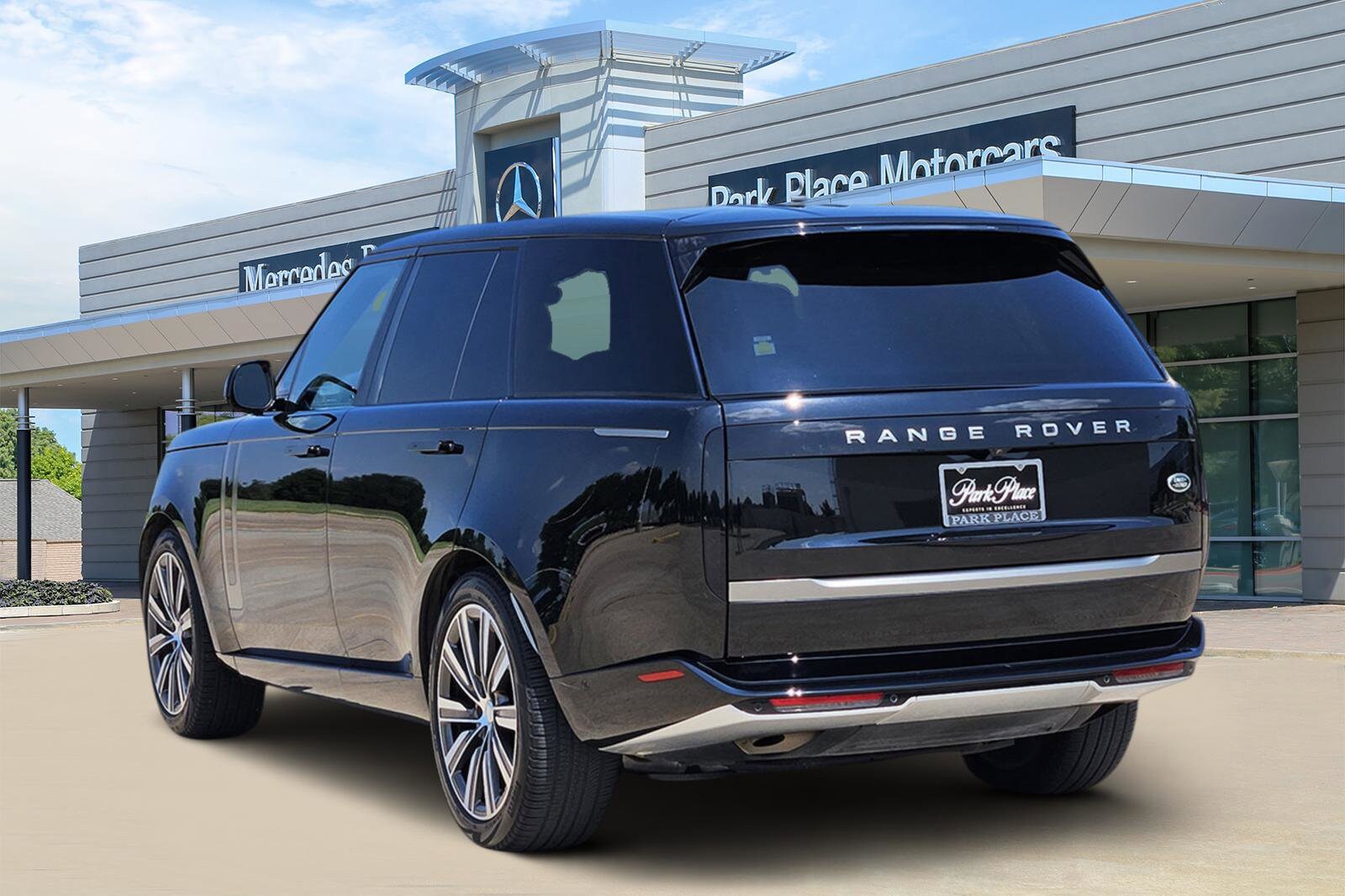 2023 Land Rover Range Rover SE photo 4