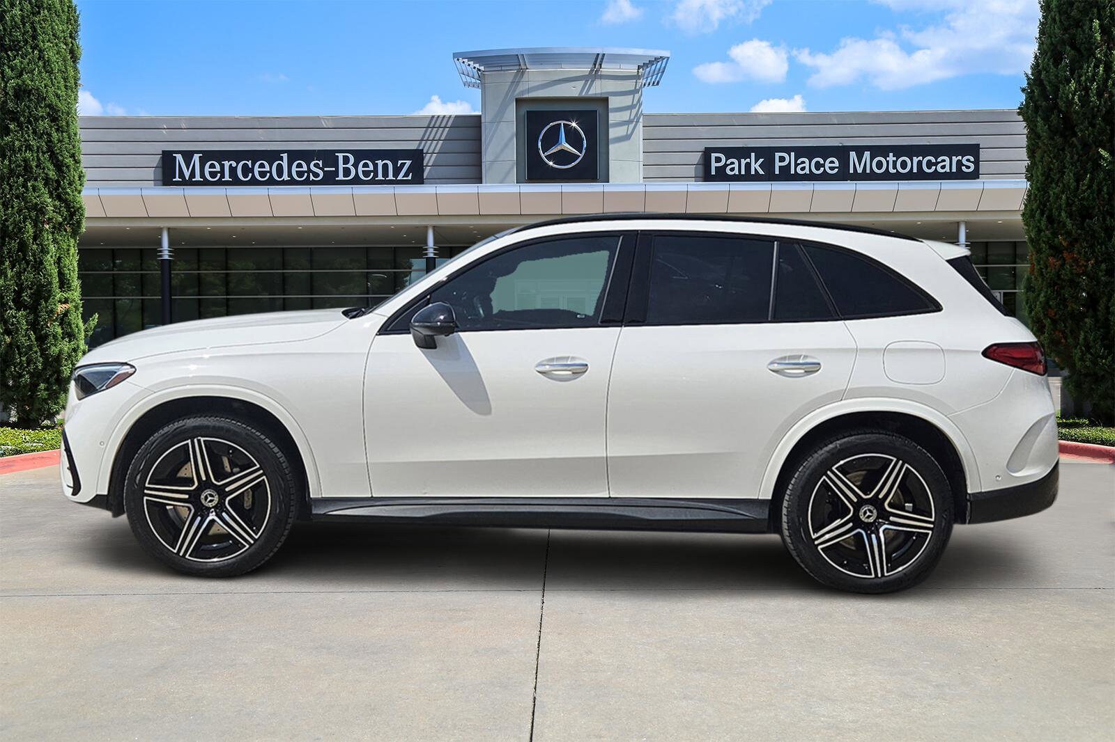 2025 Mercedes Benz GLC 350e photo 3