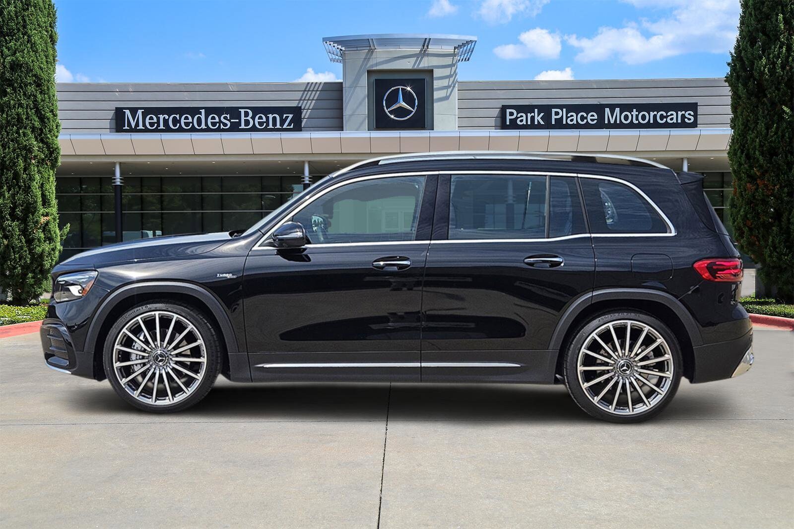 2024 Mercedes Benz GLB 35 photo 2