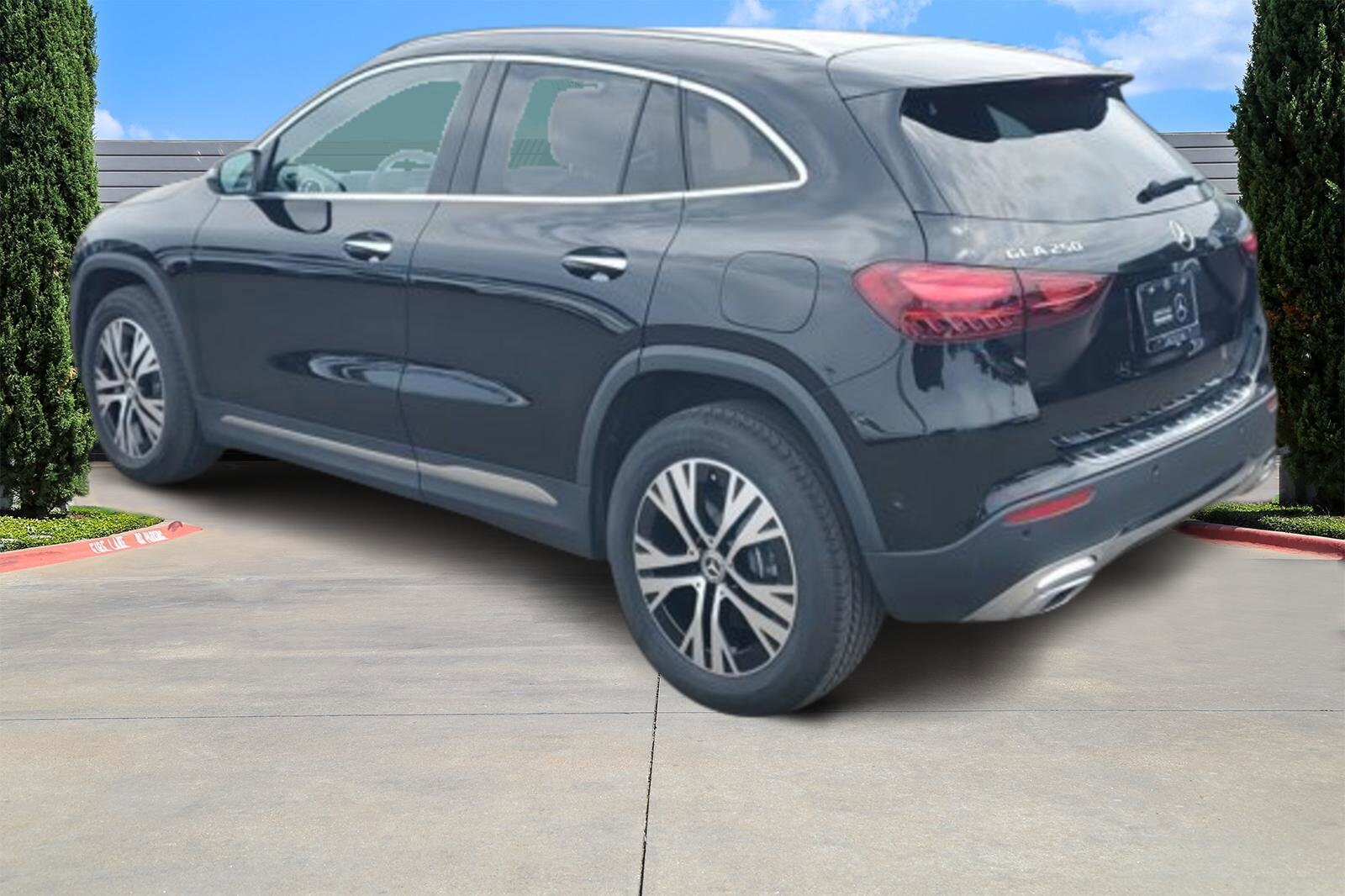 2025 Mercedes Benz GLA 250 photo 3