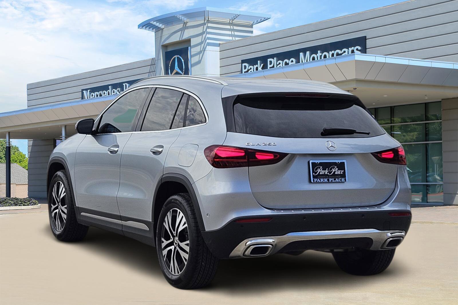 2025 Mercedes Benz GLA 250 photo 4