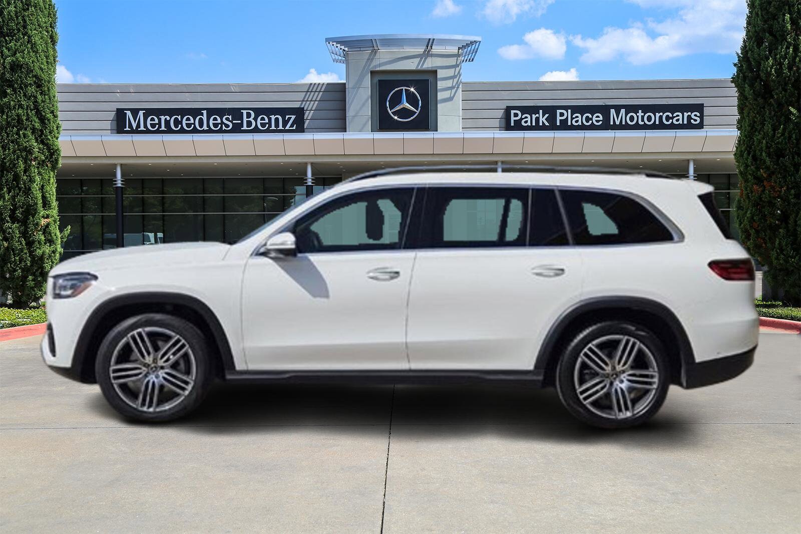 2024 Mercedes Benz GLS 450 photo 3