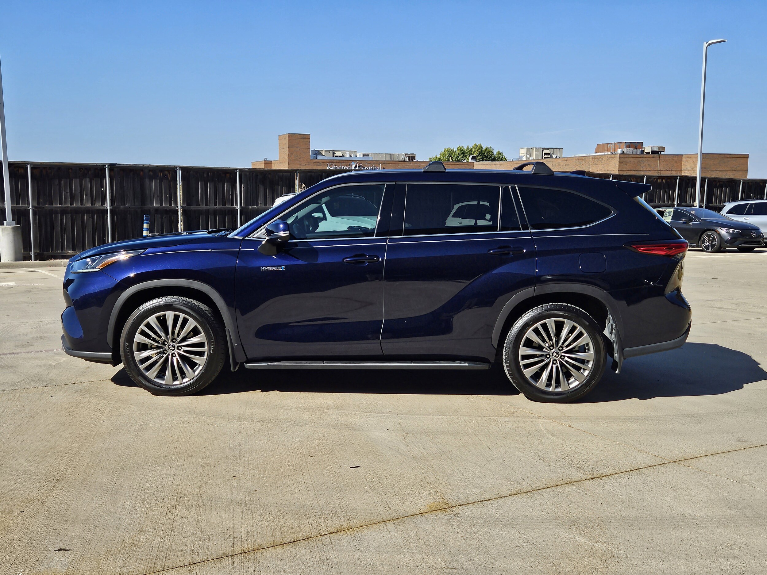 2021 Toyota Highlander Hybrid Platinum photo 3