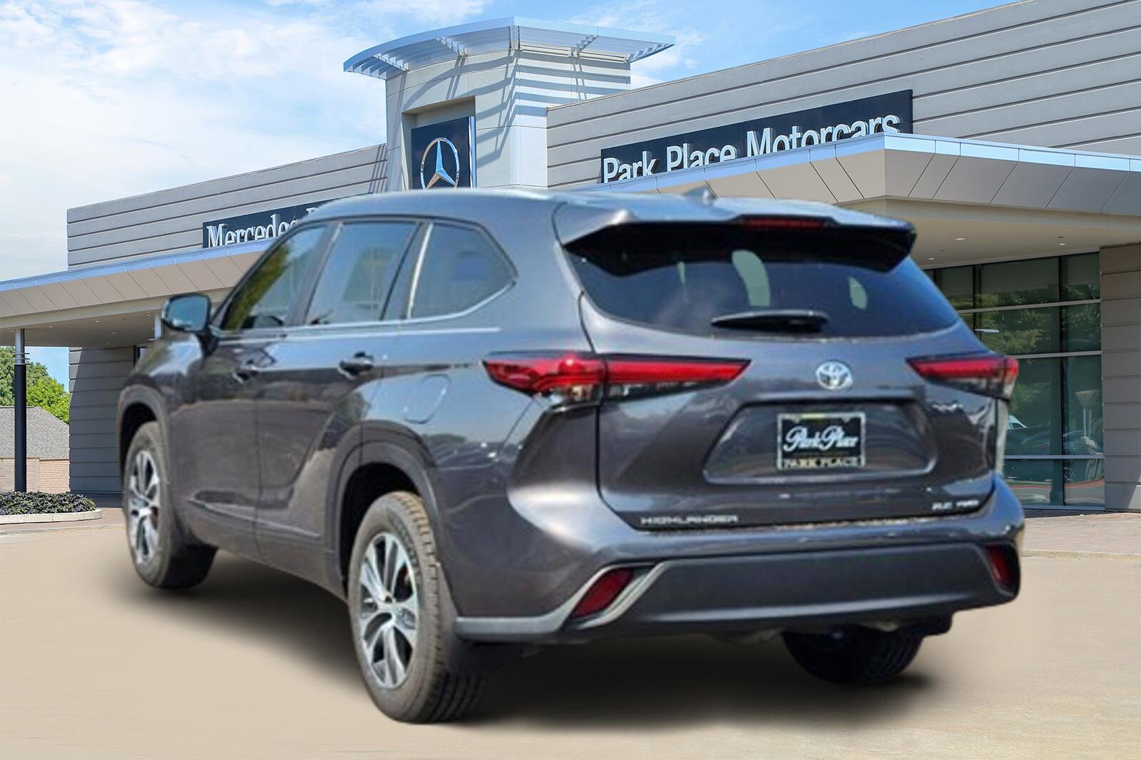 2023 Toyota Highlander XLE photo 4