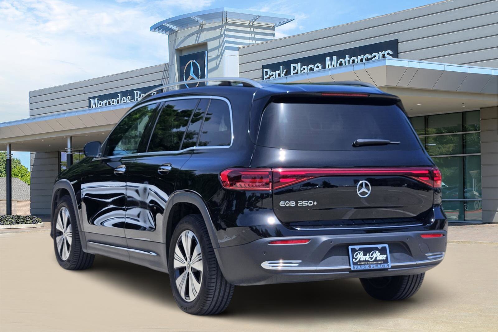 2024 Mercedes Benz EQB 250+ photo 4