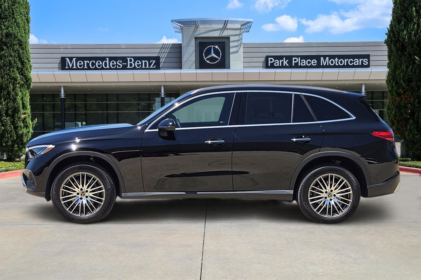 2025 Mercedes Benz GLC 300 photo 3