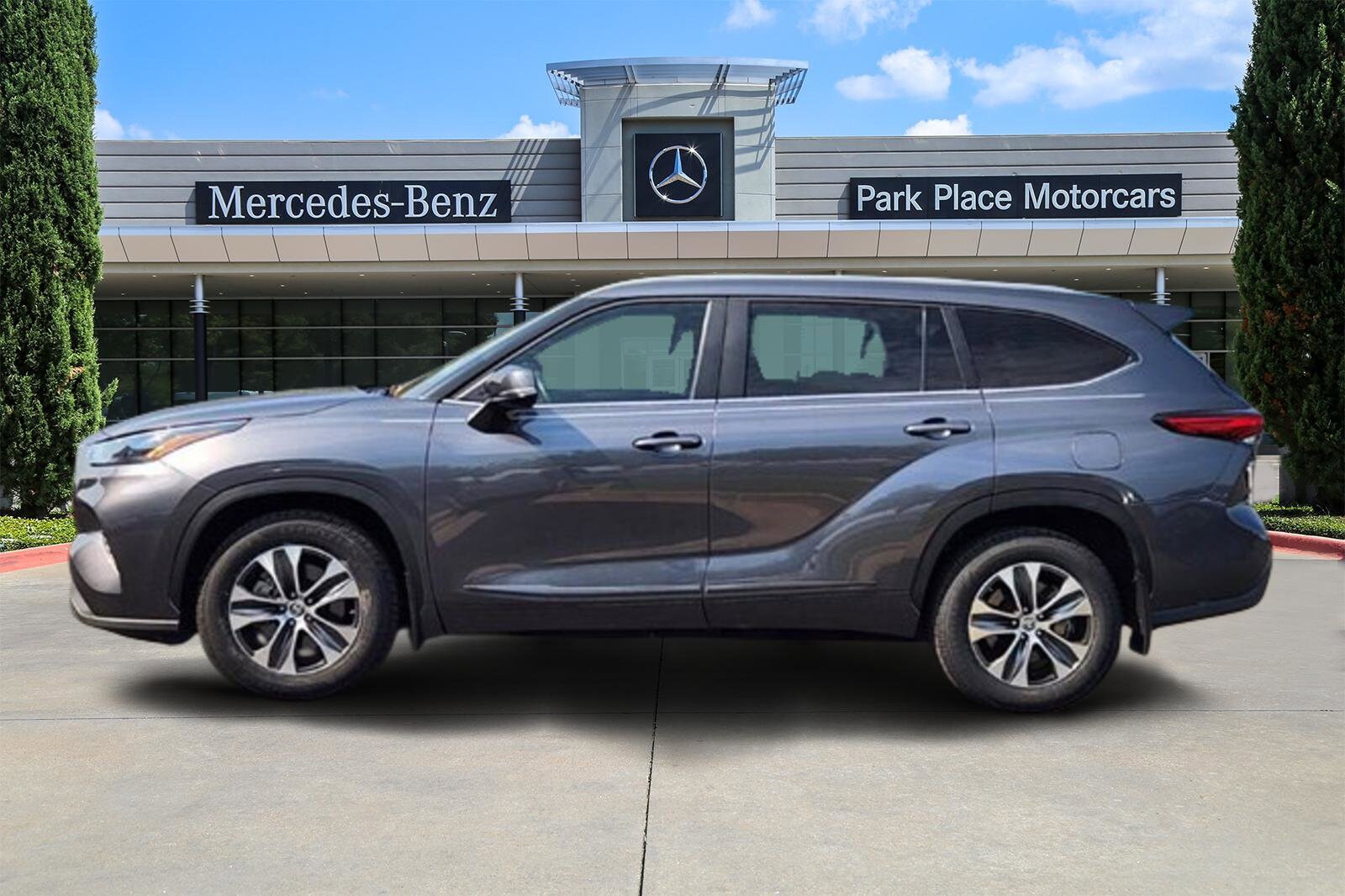 2023 Toyota Highlander XLE photo 3