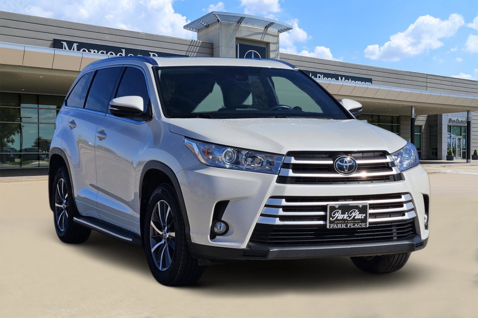 2017 Toyota Highlander XLE photo 2