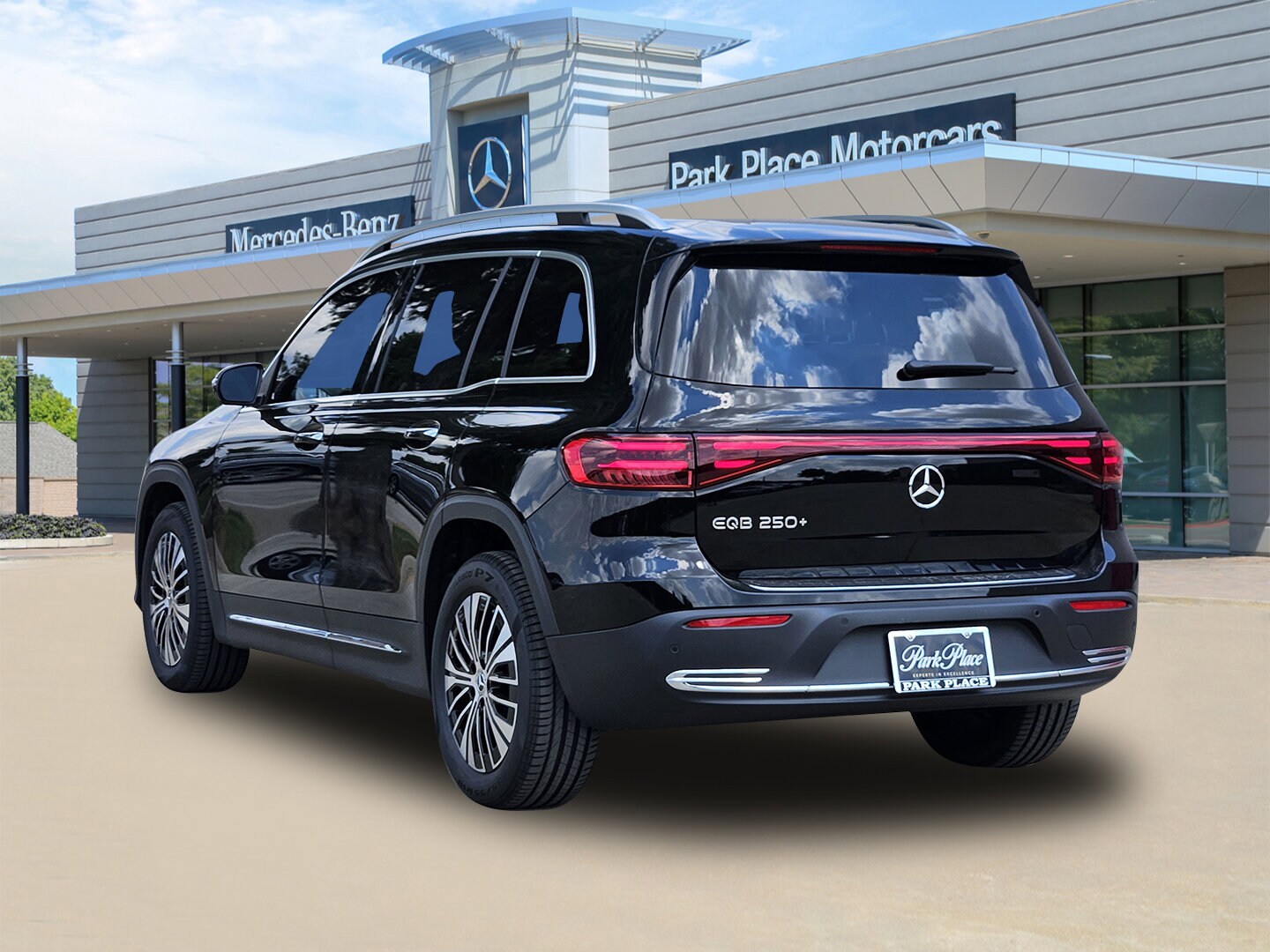 2025 Mercedes Benz EQB 250+ photo 2