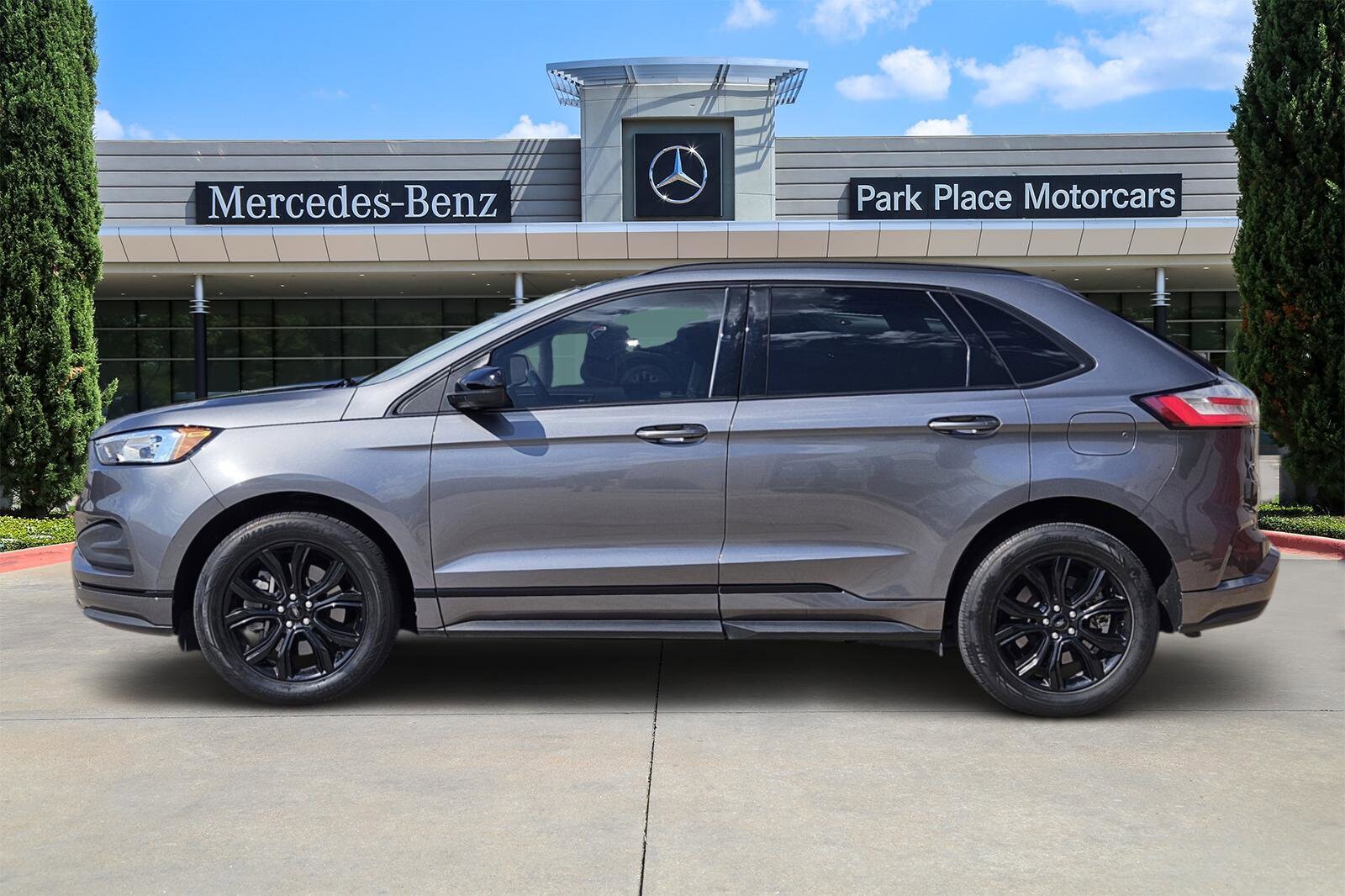 2022 Ford Edge SE photo 3