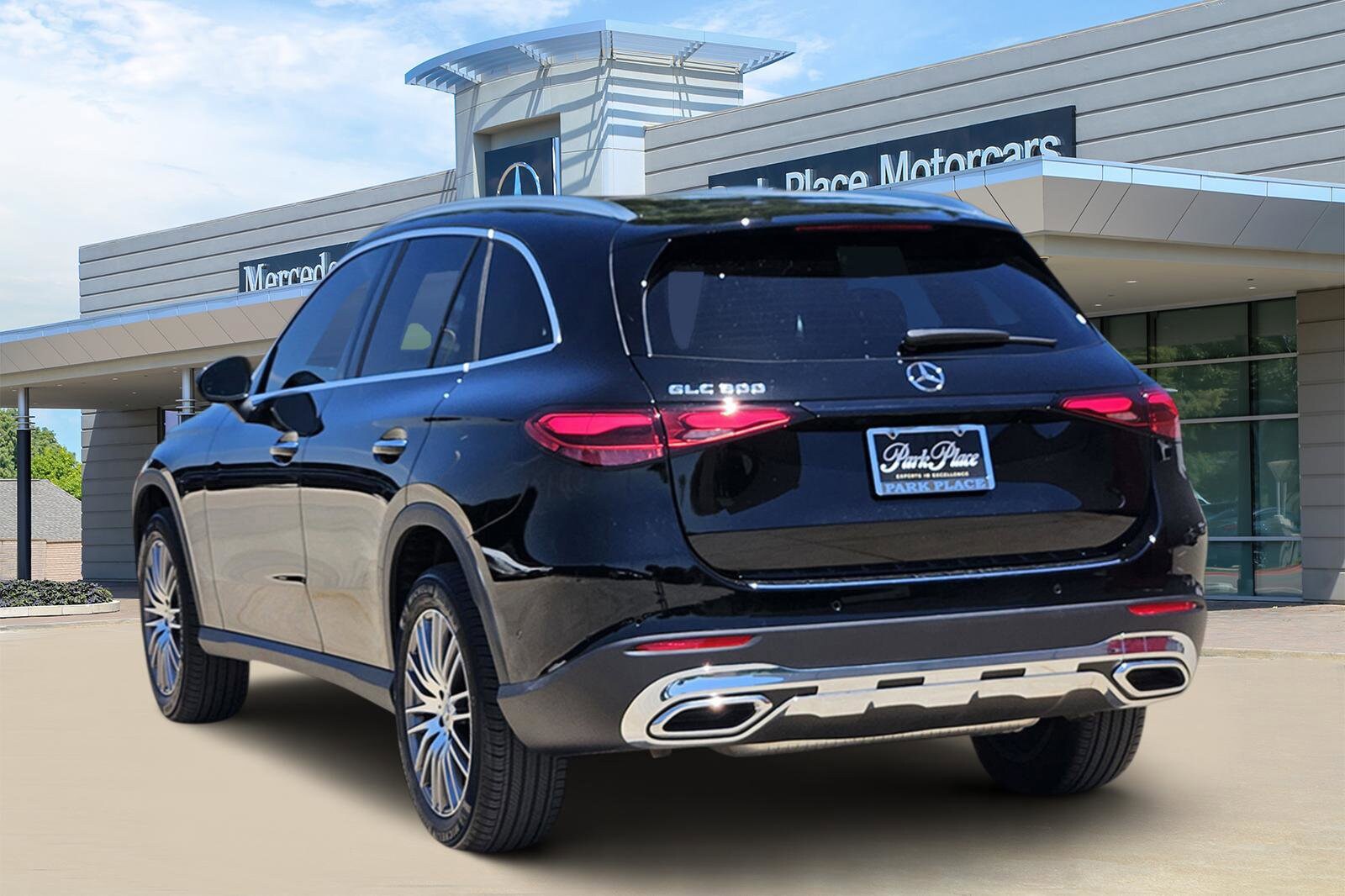 2025 Mercedes Benz GLC 300 photo 4