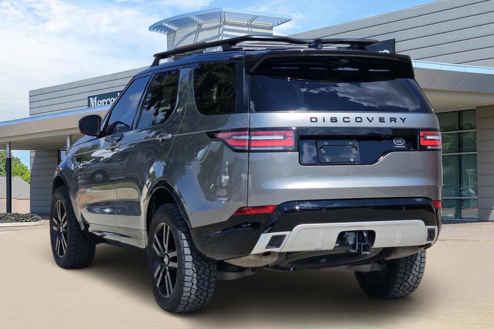 2020 Land Rover Discovery Landmark photo 2