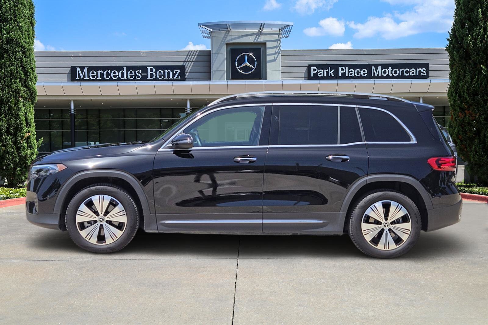 2024 Mercedes Benz EQB 250+ photo 3