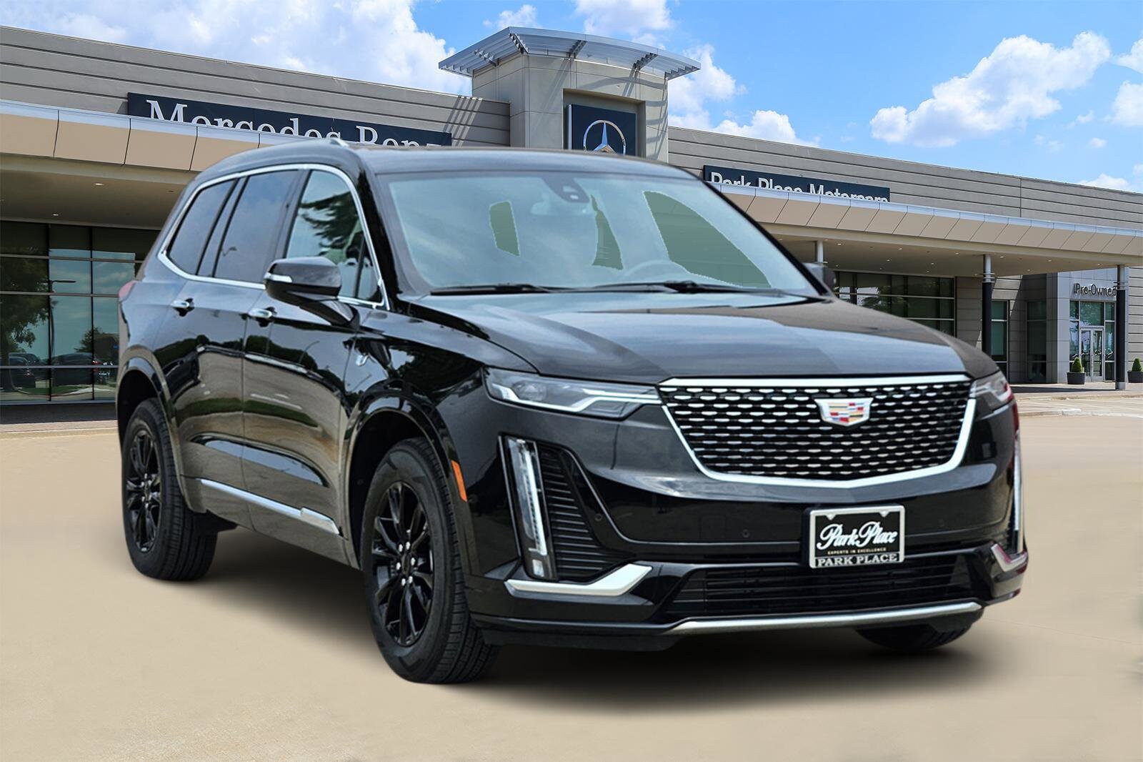 2025 Cadillac XT6 Luxury photo 2