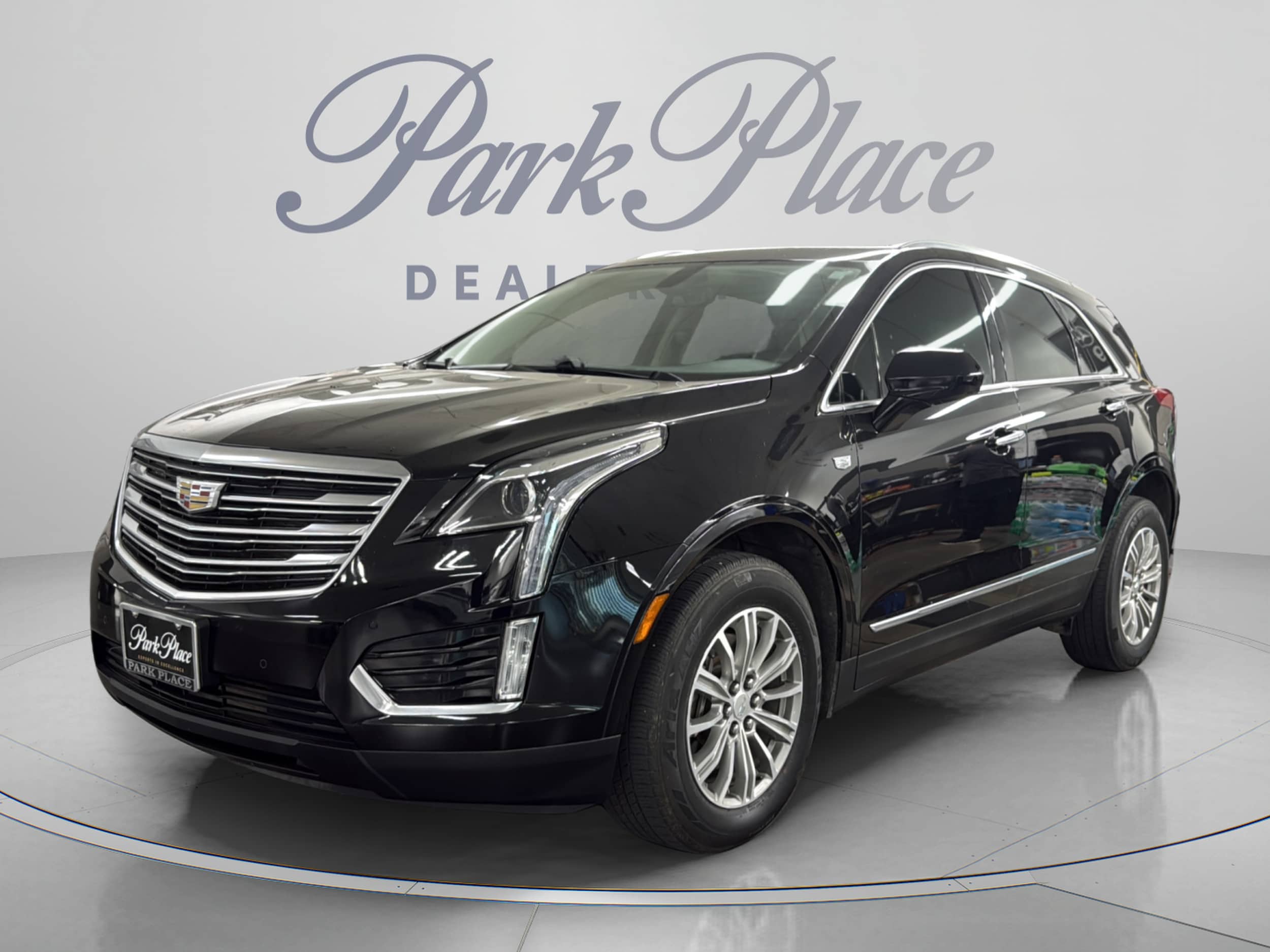 Pre-Owned 2017 CADILLAC XT5 Luxury