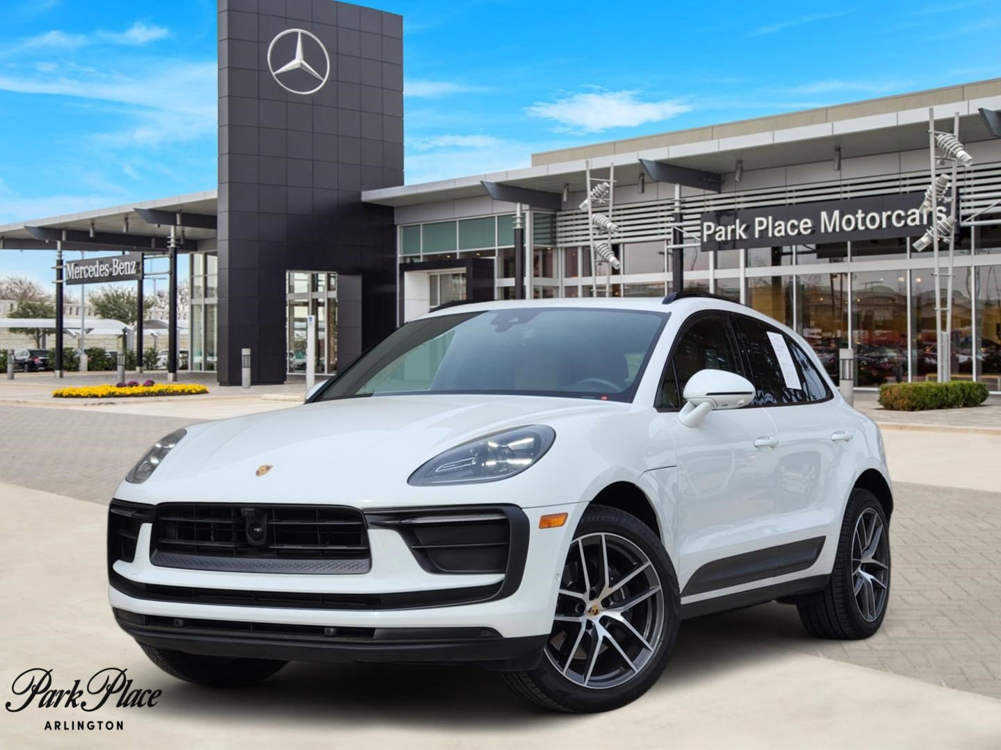 2023 Porsche Macan T's photo