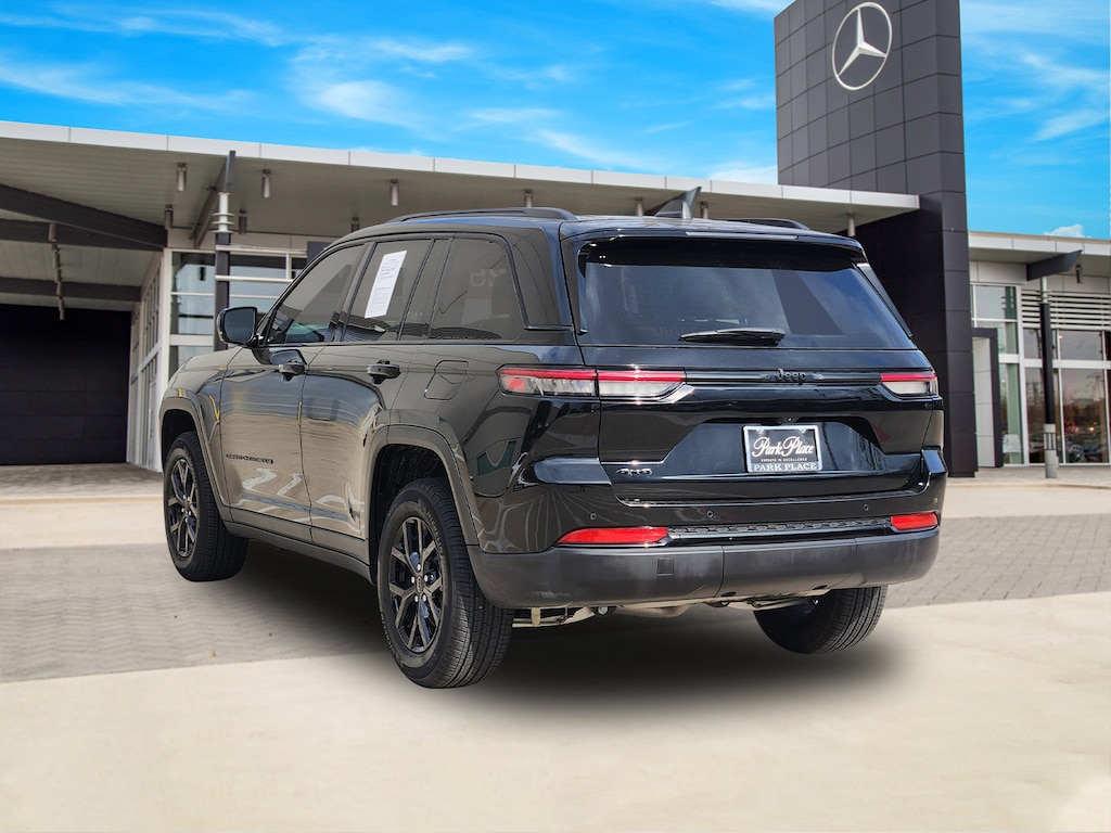 Used 2024 Jeep Grand Cherokee Laredo SUV