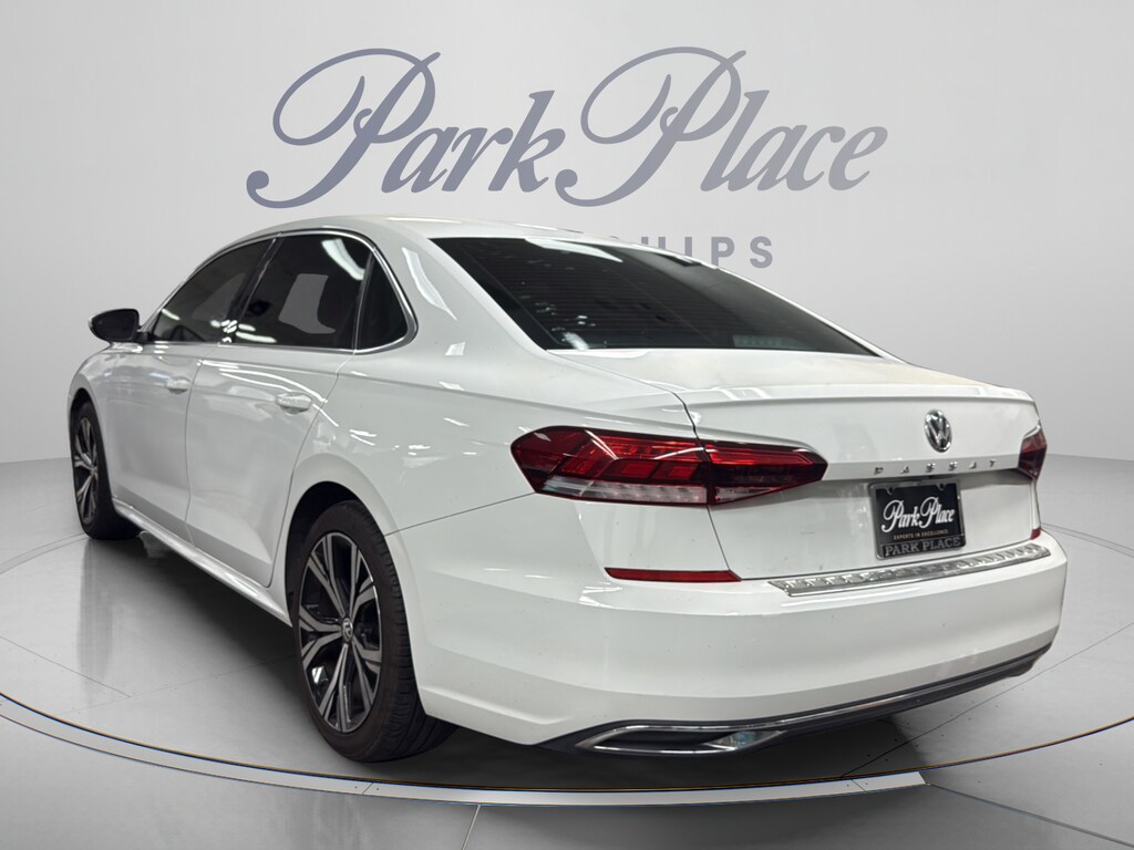 Used 2022 Volkswagen Passat 2.0T SE Sedan