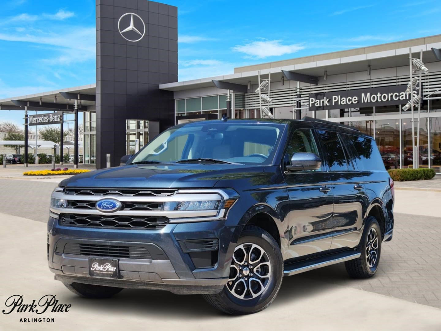 2022 Ford Expedition XLT's photo