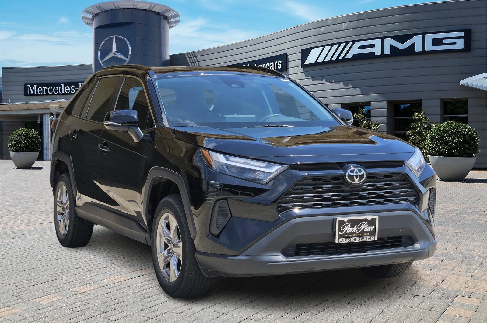 Used 2022 Toyota RAV4 XLE with VIN 2T3W1RFV1NC200355 for sale in Dallas, TX