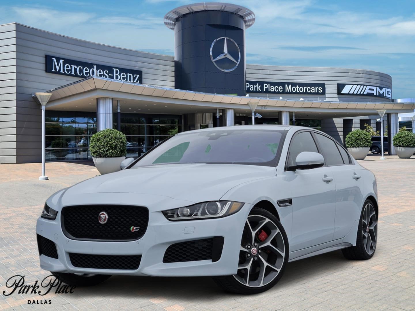 2018 Jaguar XE S's photo