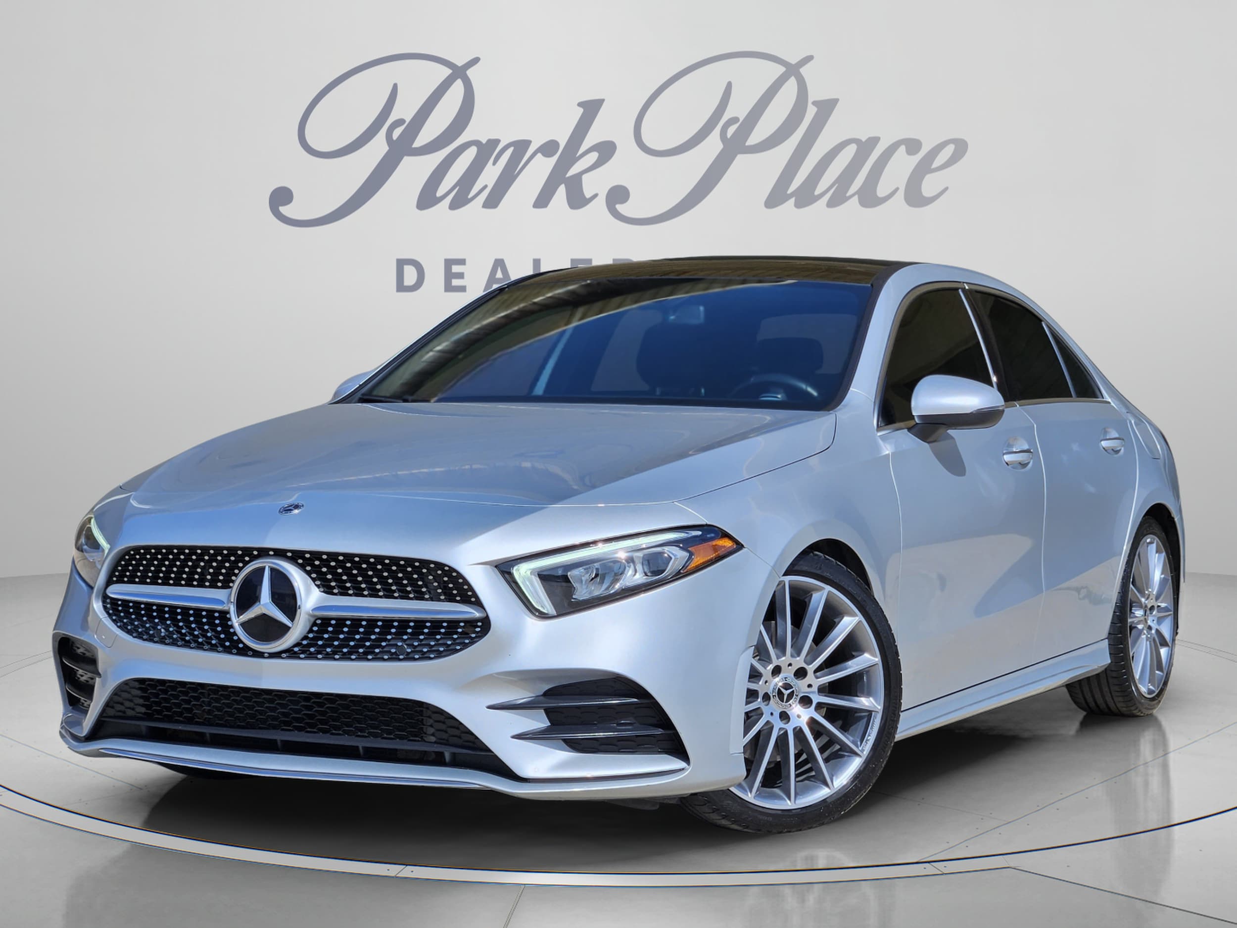 2022 Mercedes-Benz A-Class A220's photo