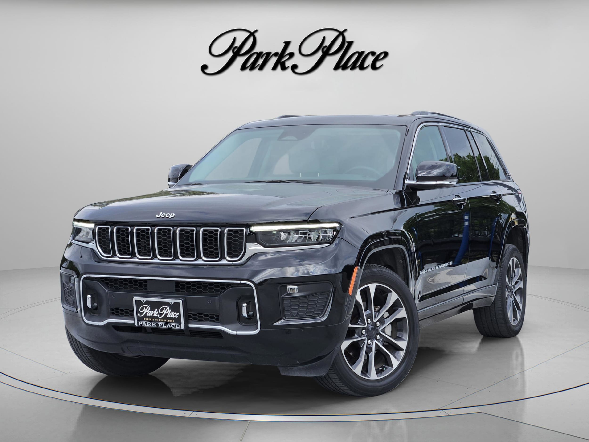 2022 Jeep Grand Cherokee Overland's photo